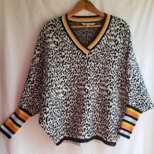 Davi & Dani Black & White Animal Print V-neck Oversized Dolman Sweater, Size: S